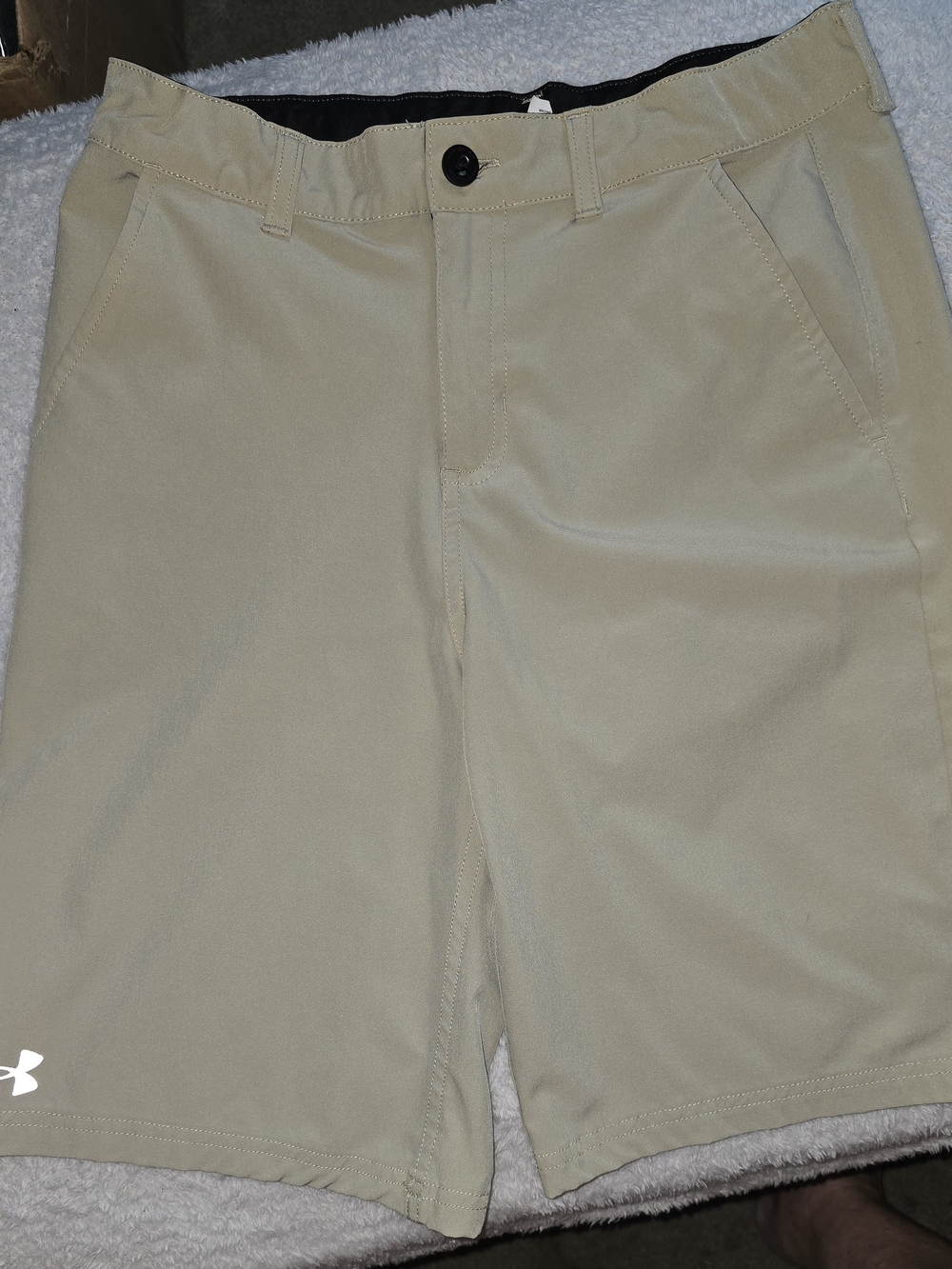 Under Armour Boys Size 16 Golf Shorts Tan Flat Front Performance Chino